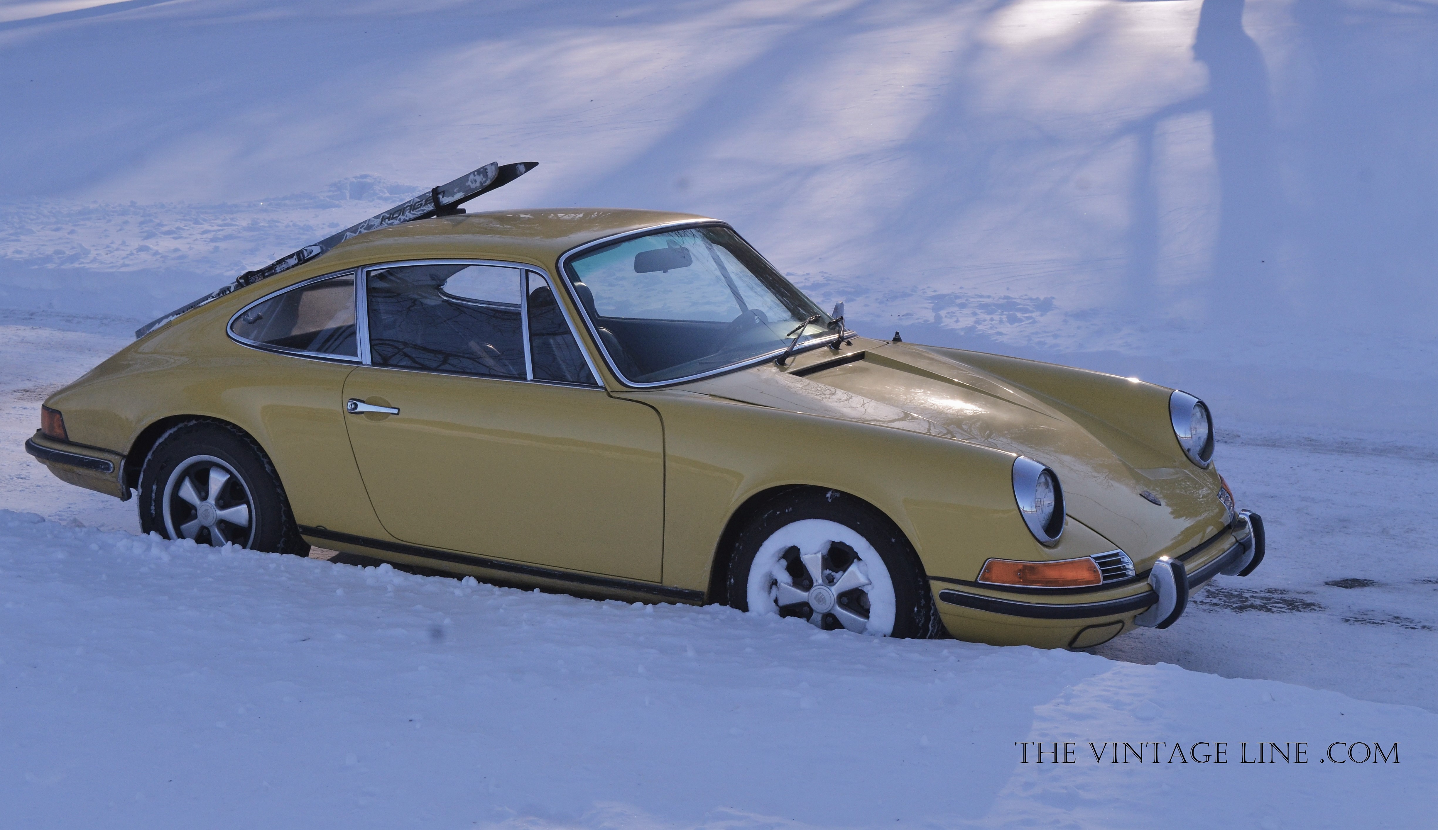 Porsche 911 snow